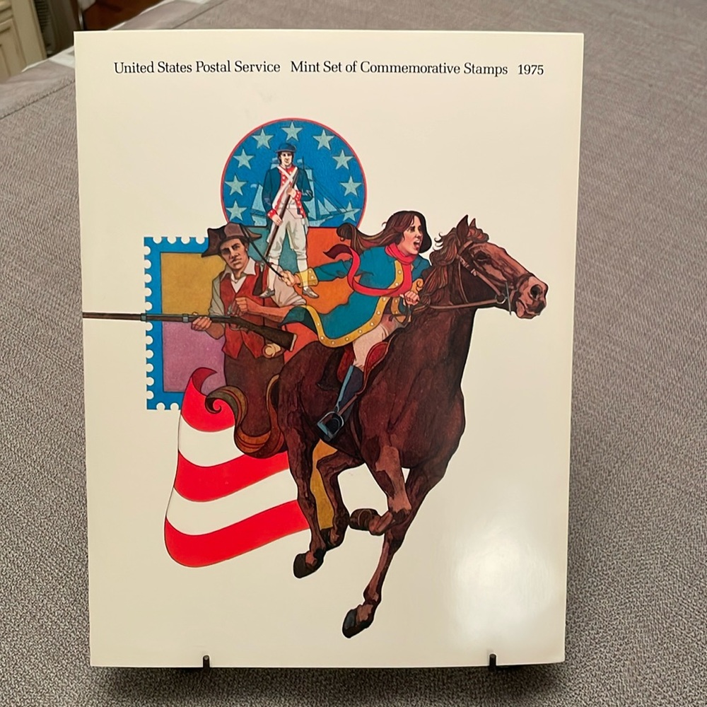 USPS 1975 Mint Set of Commemorative Stamps Stamp Album 28 Unmarked Stamps